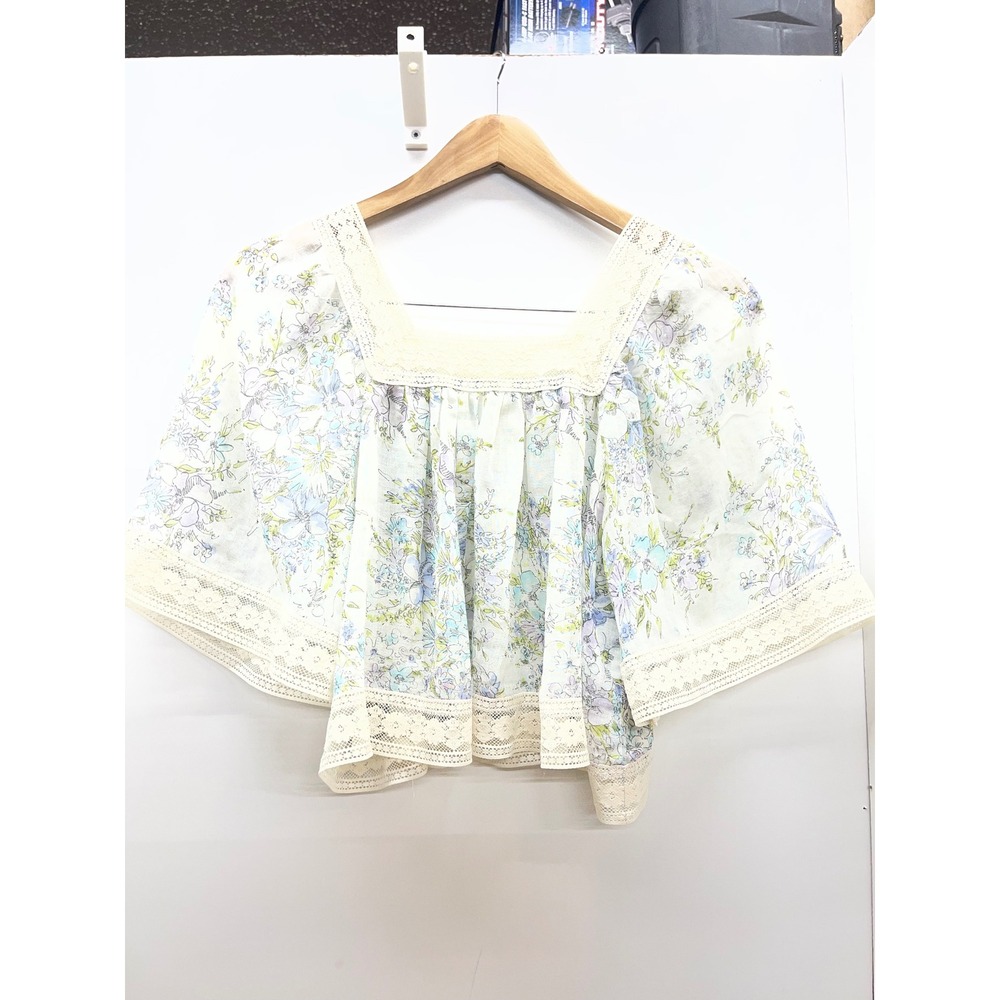 Floral Crochet Lace Trim Square Neck Flutter Sleeve Crop Top Pastel Cream Blue